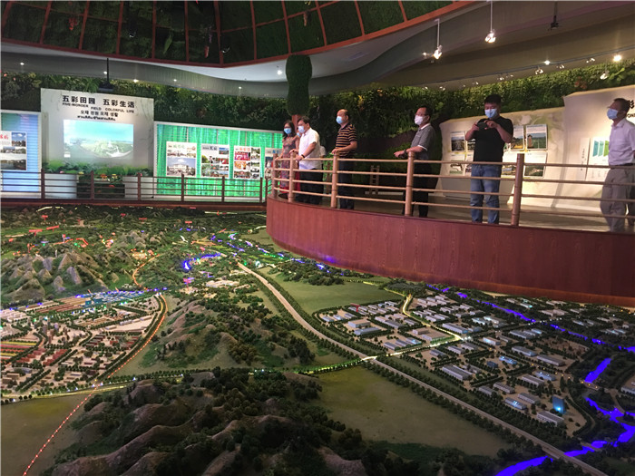 6月20日，馬鞍山市政府副秘書長劉觀林，馬鞍山市委農(nóng)辦專職副主任賀明，博望區(qū)副區(qū)長郝甲林，和縣人民政府副區(qū)長毛祚雙，市政府辦公室四級調(diào)研員俞加生，花山區(qū)農(nóng)業(yè)農(nóng)村水利局局長陳立兵，含山縣農(nóng)業(yè)農(nóng)村局局長汪(圖2)