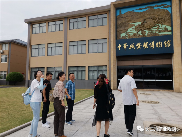 9月1日，中農(nóng)富通團隊開啟了高淳區(qū)域內(nèi)現(xiàn)代農(nóng)業(yè)示范園的調(diào)研工作，此次高淳區(qū)農(nóng)業(yè)園區(qū)調(diào)研由中農(nóng)富通長三角農(nóng)業(yè)規(guī)劃科學(xué)研究所所長薛欣艷與中國農(nóng)業(yè)大學(xué)規(guī)劃研究所園區(qū)規(guī)劃部分管總工趙嬋璞帶隊。(圖4)