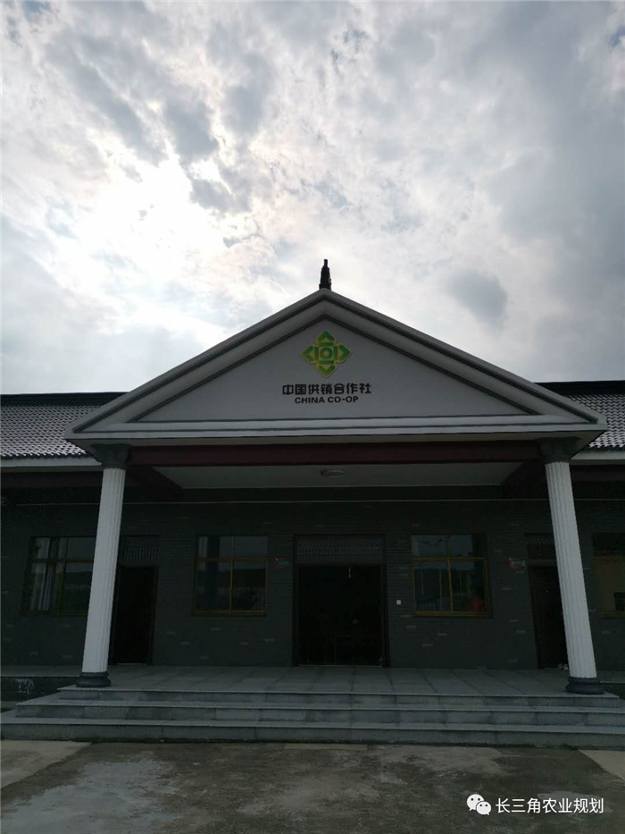 9月1日，中農(nóng)富通團隊開啟了高淳區(qū)域內(nèi)現(xiàn)代農(nóng)業(yè)示范園的調(diào)研工作，此次高淳區(qū)農(nóng)業(yè)園區(qū)調(diào)研由中農(nóng)富通長三角農(nóng)業(yè)規(guī)劃科學(xué)研究所所長薛欣艷與中國農(nóng)業(yè)大學(xué)規(guī)劃研究所園區(qū)規(guī)劃部分管總工趙嬋璞帶隊。(圖10)