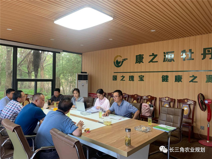 9月1日，中農(nóng)富通團隊開啟了高淳區(qū)域內(nèi)現(xiàn)代農(nóng)業(yè)示范園的調(diào)研工作，此次高淳區(qū)農(nóng)業(yè)園區(qū)調(diào)研由中農(nóng)富通長三角農(nóng)業(yè)規(guī)劃科學(xué)研究所所長薛欣艷與中國農(nóng)業(yè)大學(xué)規(guī)劃研究所園區(qū)規(guī)劃部分管總工趙嬋璞帶隊。(圖11)