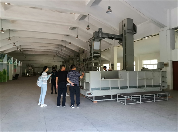 9月3日，中農(nóng)富通調(diào)研組兵分兩路對南京高淳區(qū)武家嘴現(xiàn)代農(nóng)業(yè)產(chǎn)業(yè)示范園區(qū)和棲霞區(qū)龍?zhí)冬F(xiàn)代農(nóng)業(yè)產(chǎn)業(yè)示范園區(qū)的調(diào)研工作。(圖6)