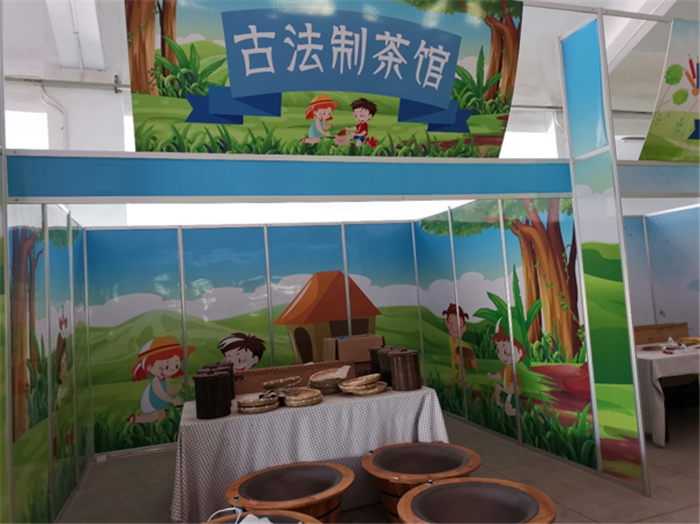 9月3日，中農(nóng)富通調(diào)研組兵分兩路對南京高淳區(qū)武家嘴現(xiàn)代農(nóng)業(yè)產(chǎn)業(yè)示范園區(qū)和棲霞區(qū)龍?zhí)冬F(xiàn)代農(nóng)業(yè)產(chǎn)業(yè)示范園區(qū)的調(diào)研工作。(圖8)