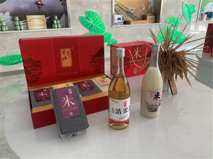 9月3日，中農(nóng)富通調(diào)研組兵分兩路對南京高淳區(qū)武家嘴現(xiàn)代農(nóng)業(yè)產(chǎn)業(yè)示范園區(qū)和棲霞區(qū)龍?zhí)冬F(xiàn)代農(nóng)業(yè)產(chǎn)業(yè)示范園區(qū)的調(diào)研工作。(圖22)